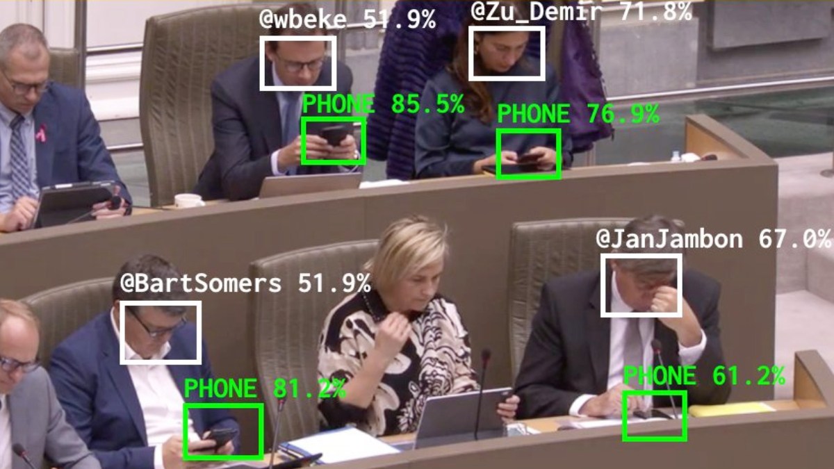 AI-Based Bot Detects Politicians Distracted by Phone, Posts Photo on Twitter and Asks Them to Focus
