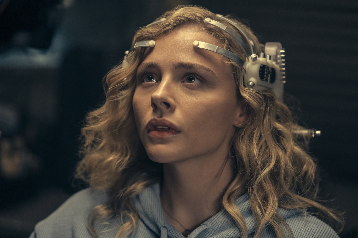 The Peripheral Teaser Trailer: Chlo&euml; Grace Moretz Bounces Between Alternate Futures in New Prime Video Series