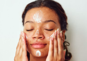 Oil-Free Gel Sunscreens Under ₹449 That Won't Leave a White Cast on Indian Skin Tones