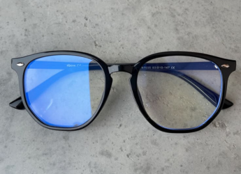 Best Blue Light Glasses for Video Editors: Add A Protective Filter To The Eyes