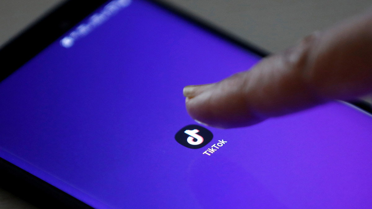 TikTok Regains Top Spot on App Store and Google Play in India, Offers Rs. 1 Lakh Cash Reward to Users Every Day