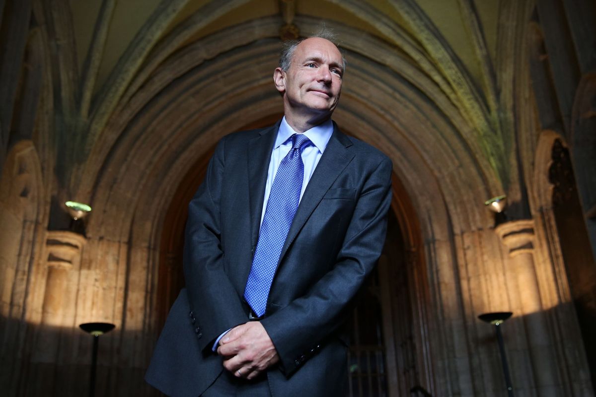 World Wide Web Inventor Tim Berners-Lee Calls Dominance of Internet Giants a &lsquo;Fad&rsquo;