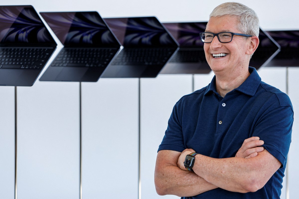 Apple CEO Tim Cook Teases About Company's Plans Towards AR, Asks to 'Stay Tuned'