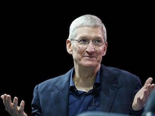 Apple के चीफ के तौर पर बरकरार रह सकते हैं Tim Cook