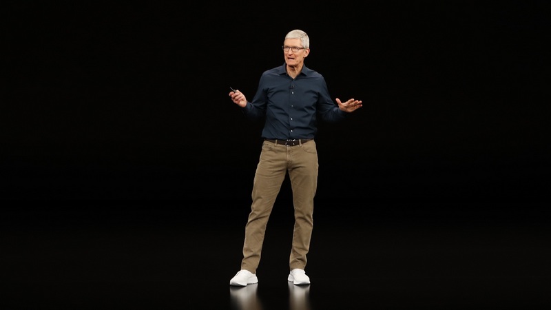 Amid Trade War and Spying Claims, Apple CEO Turns on the Charm in China