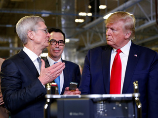 Trump Said to Meet With Apple&#039;s Tim Cook and Other CEOs at Davos Today