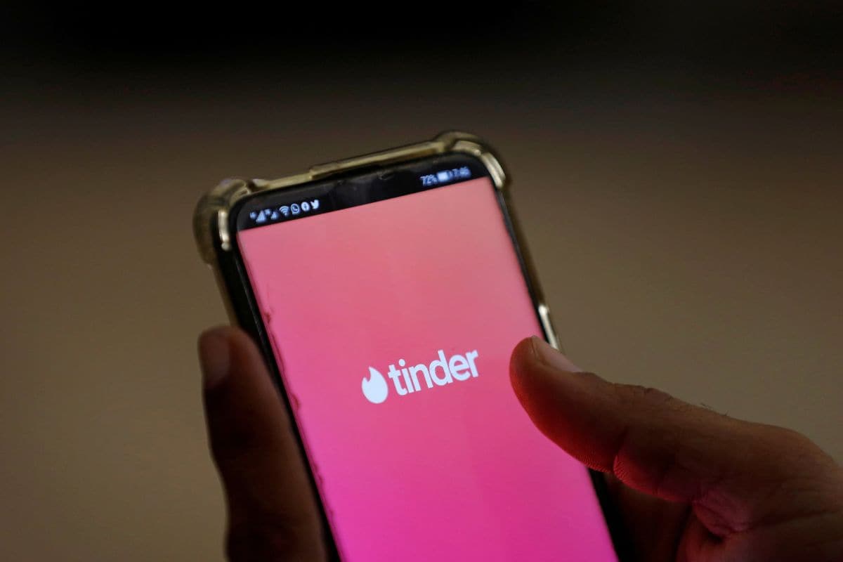 Tinder Wants to See Through Your Camera Roll to Suggest Potential Matches