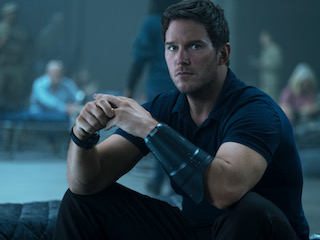 The Tomorrow War Trailer Pulls Chris Pratt Into the Future to Fight Aliens