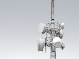 Spectrum Auction: DoT Gives Relief to Telcos by Scrapping Spectrum Usage Charge Floor Rate Spectrum Auction: DoT Gives Relief to Telcos by Scrapping Spectrum Usage Charge Floor Rate