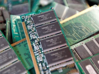 Toshiba Prepares to Formalise Chip Unit Sale to Bain Capital, Rejected Suitor Steps Up Legal Action