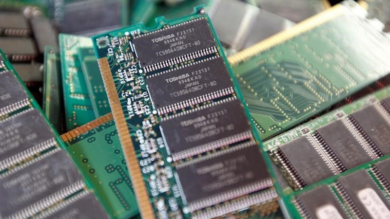 Apple, Amazon, Google Said to Join Bidding for Toshiba Chip Unit