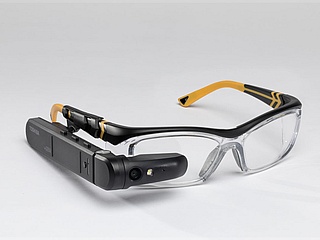 Toshiba&#039;s DynaEdge AR Smart Glasses Are Powered by Windows 10