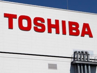 Toshiba, Keen to Seal $18 Billion Chips Sale, Wrestles With Last-Minute Delays