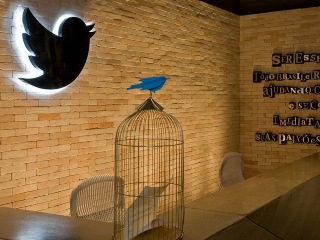 Twitter Neutrality Called Into Question as Elon Musk Posts Partisan Tweets Ahead of US Midterm Elections