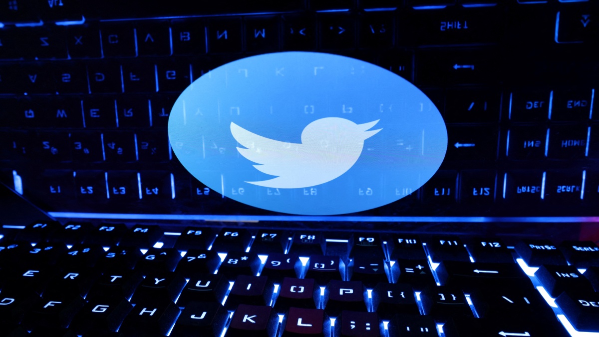 Twitter Now Needs Users to Sign In to View Tweets, Owner Elon Musk Calls it &lsquo;Temporary Emergency Measure&rsquo;