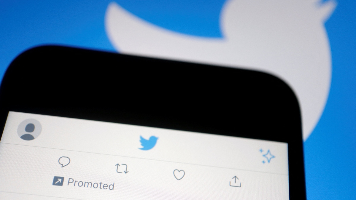 Twitter Cash Flow Still Negative Because of 50 Percent Drop in Ad Revenue, Heavy Debt: Elon Musk