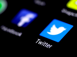 Lok Sabha Elections 2019: Facebook, Twitter, Others Remove Over 500 Posts After EC Flags Them