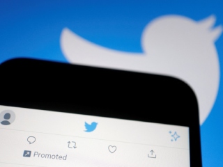 Twitter Cash Flow Still Negative Because of 50 Percent Drop in Ad Revenue, Heavy Debt: Elon Musk