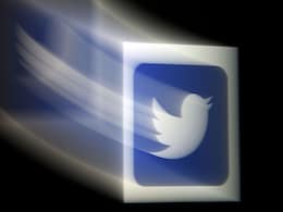 Twitter Removes Hundreds of Accounts It Says Are Linked to Russia, Iran, Armenia Twitter Removes Hundreds of Accounts It Says Are Linked to Russia, Iran, Armenia