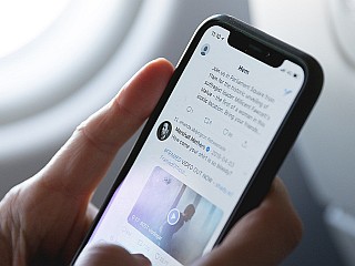 Twitter Rolls Out Fix for Disappearing Tweets on iOS, Says Tweets Should Now &#039;Stay Put&#039; While Scrolling