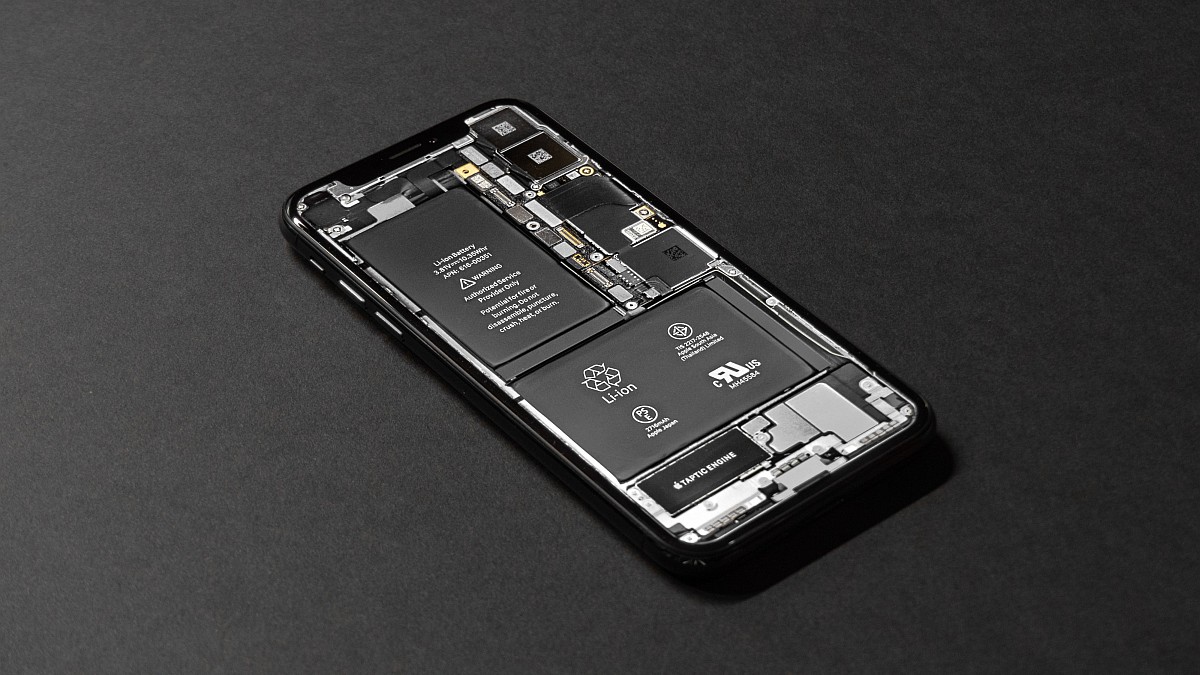 Smartphone Display Assembly With Parts Fitted to Attract 15 Percent Import Duty, CBIC Says