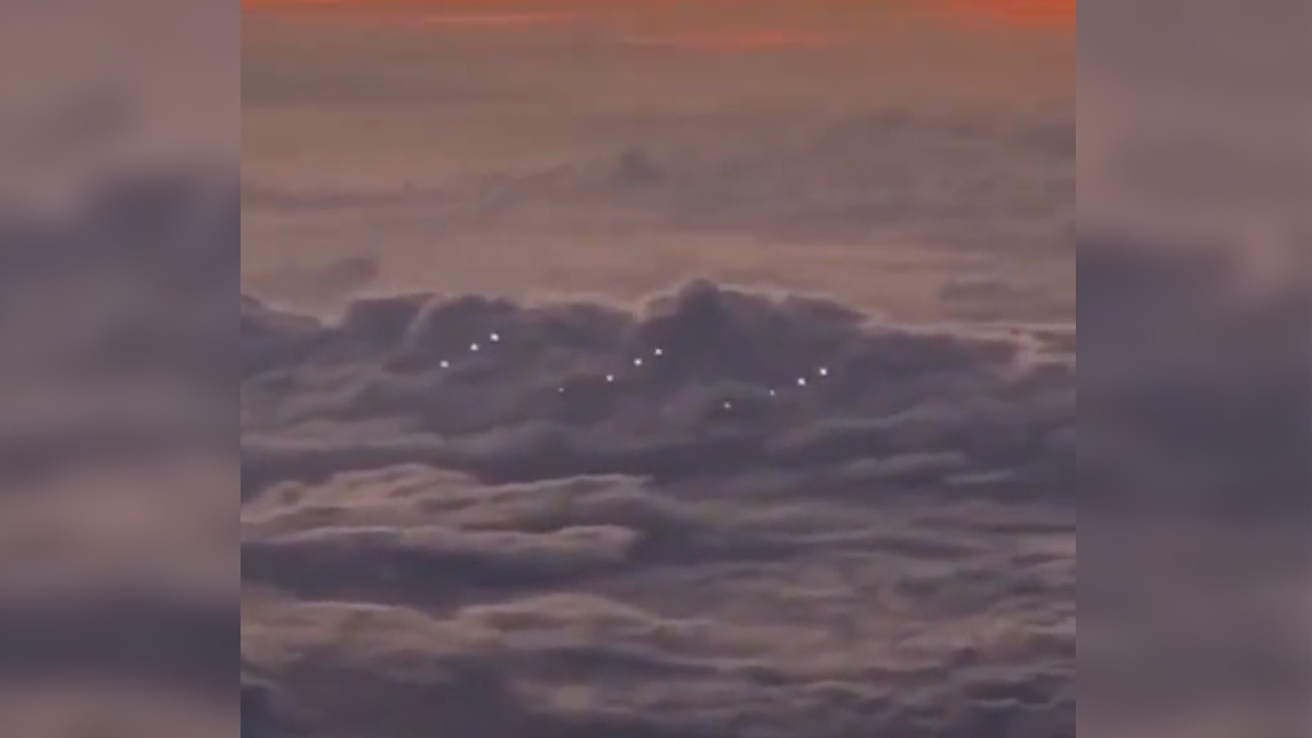 US Pilot Records Mysterious 'UFO' Lights in the Skies Above South China Sea