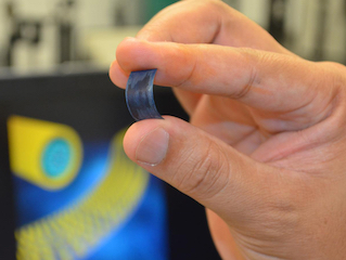 New Supercapacitor Tech Produces Batteries That Charge in Seconds, Last for Days