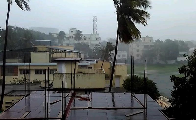 Cyclone Vardah Sends Cashless India for a Toss