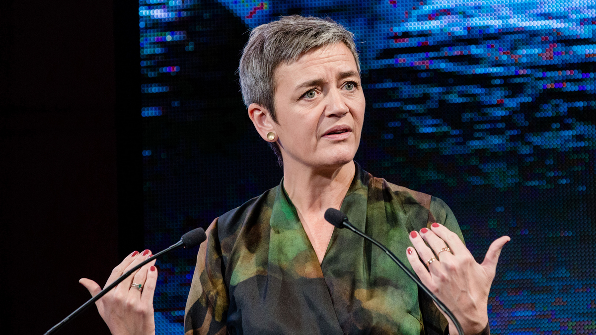 Apple Faces EU Warning Over Equal Treatment of All Apps Amid Privacy Dispute With Facebook