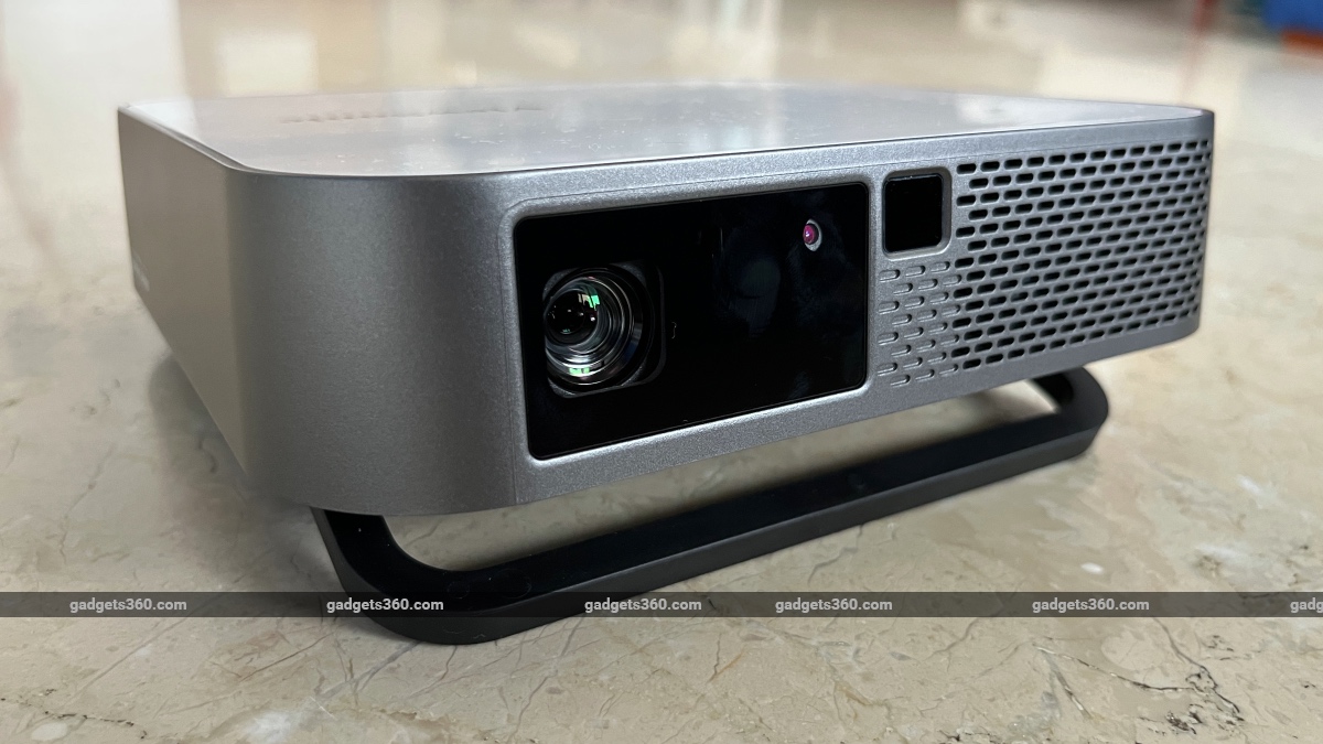 ViewSonic M2e Portable LED Projector Review: Take It and Go