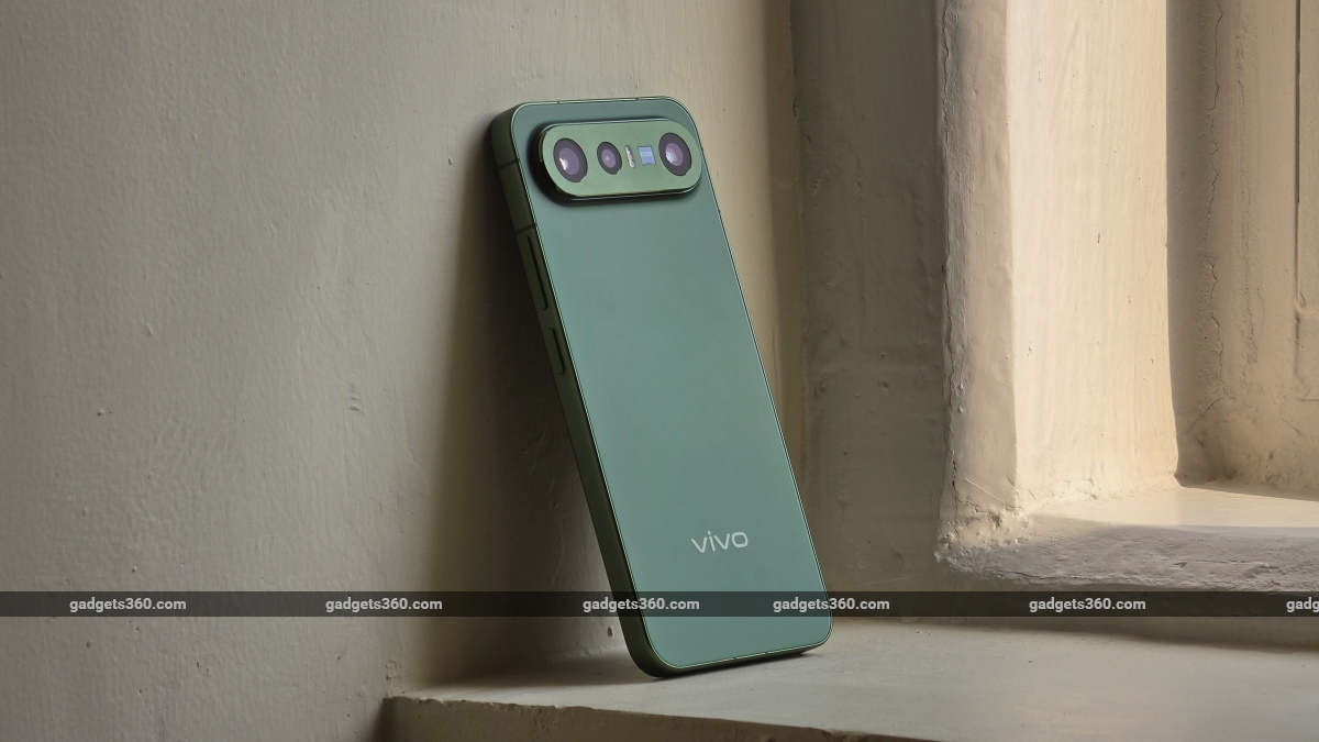 Best Phones for Video Recording in India Under Rs. 1 Lakh: From iPhone 17 to Google Pixel 11 and More