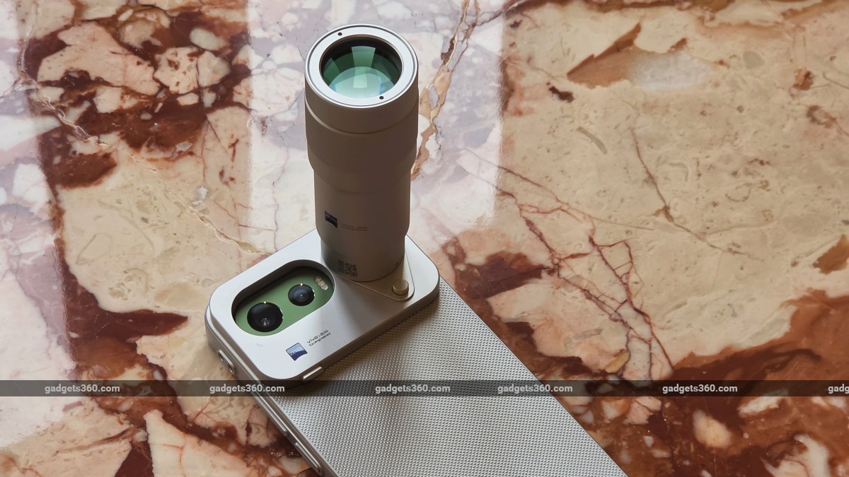vivo x300 fe telephoto extender assembled gadgets 360 VivoX300FE  Vivo