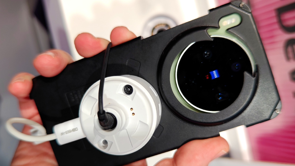 Vivo X300 Max With Zeiss Cameras and Android 16 Spotted at MWC 2026, Could Launch Soon