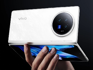 Vivo X Fold 5 Compared to iPhone 16 Pro Max; to Be Only Slightly Thicker When Folded