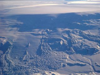 Swarm of 130 Earthquakes Rattles One of Iceland&#039;s Largest Volcanoes, Signal Possible Eruption Risk