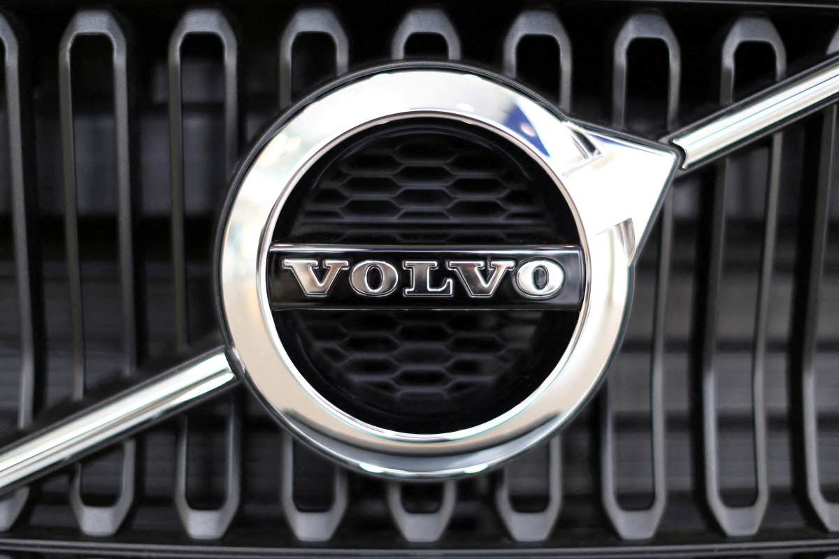 Volvo Partners Starbucks for Public EV Charging Network in US