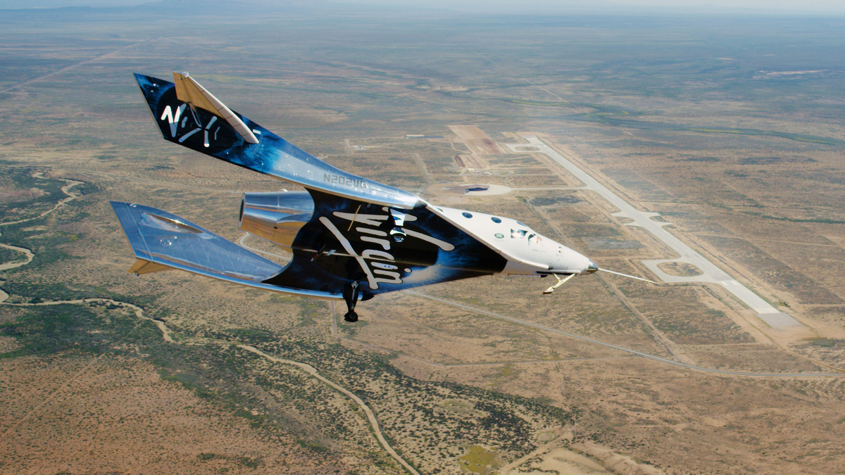 Virgin Galactic Spaceship Completes First Glide Flight in New Mexico