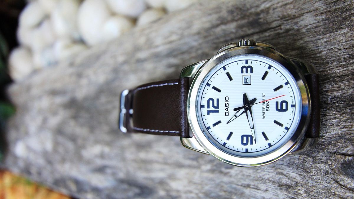 Myntras Right To Fashion Sale: Best Deals on Men&#039;s Watches Under Rs 2,000