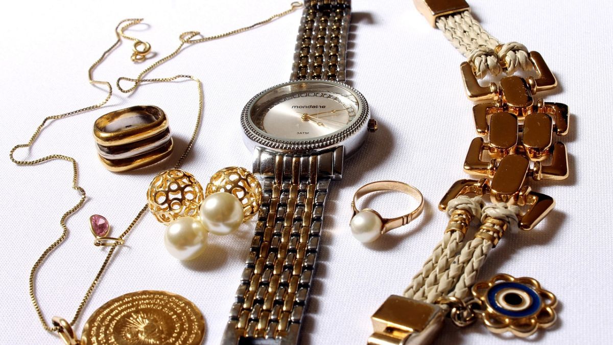 Women Wristwatches under ₹2,999 on Myntra: Make Every Second Count
