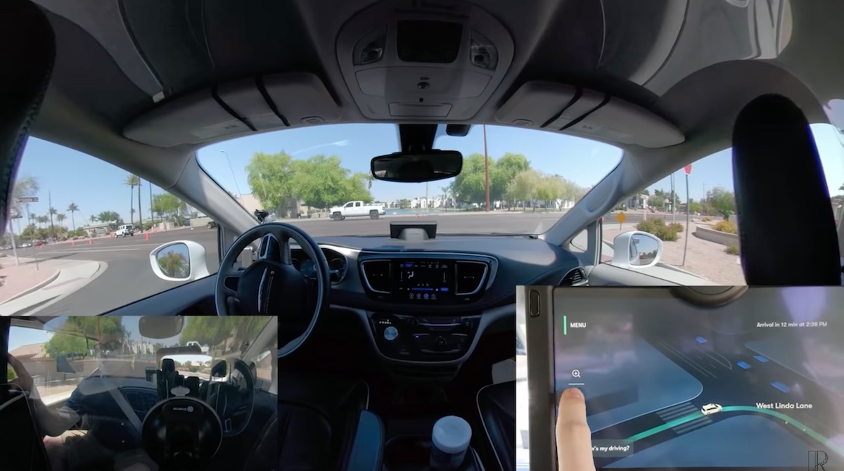 Self Driving Waymo Car Blocks Traffic Tries to Escape From Technicians