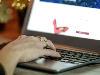 Internet Grows to 331 Million Domain Name Registrations: VeriSign