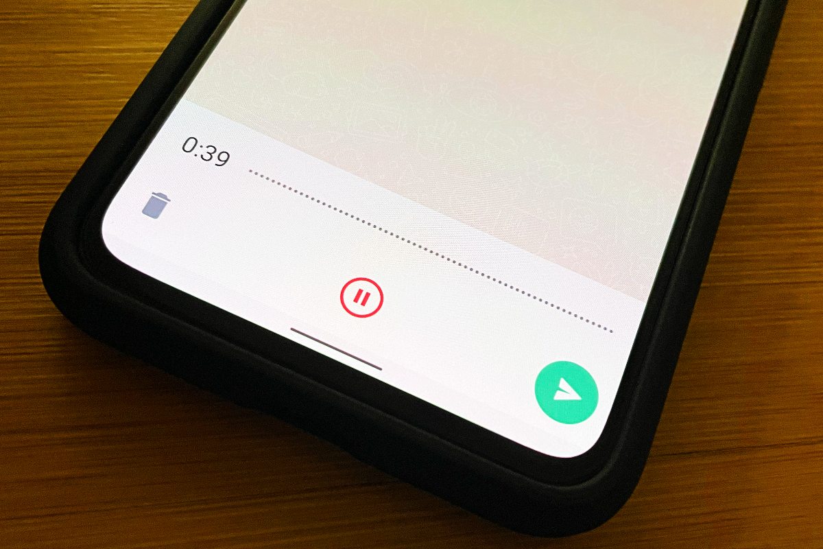WhatsApp for Android Brings Back Resumable Voice Recordings to Beta Testers; Testing Stickers Tab on UWP App