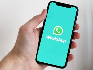 WhatsApp Rolls Out &#039;Keep in Chat&#039; Feature for Disappearing Messages, Sticker Maker Tool for iOS: Details