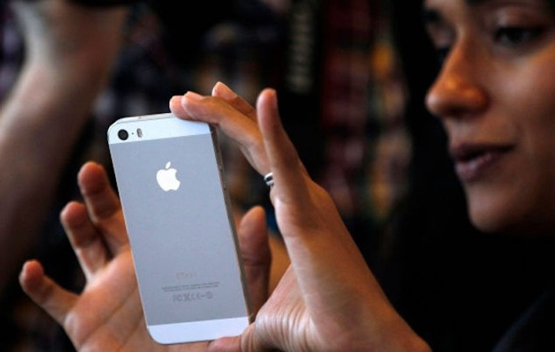 To Stop Nude Pics From Strangers, Change This iPhone Setting