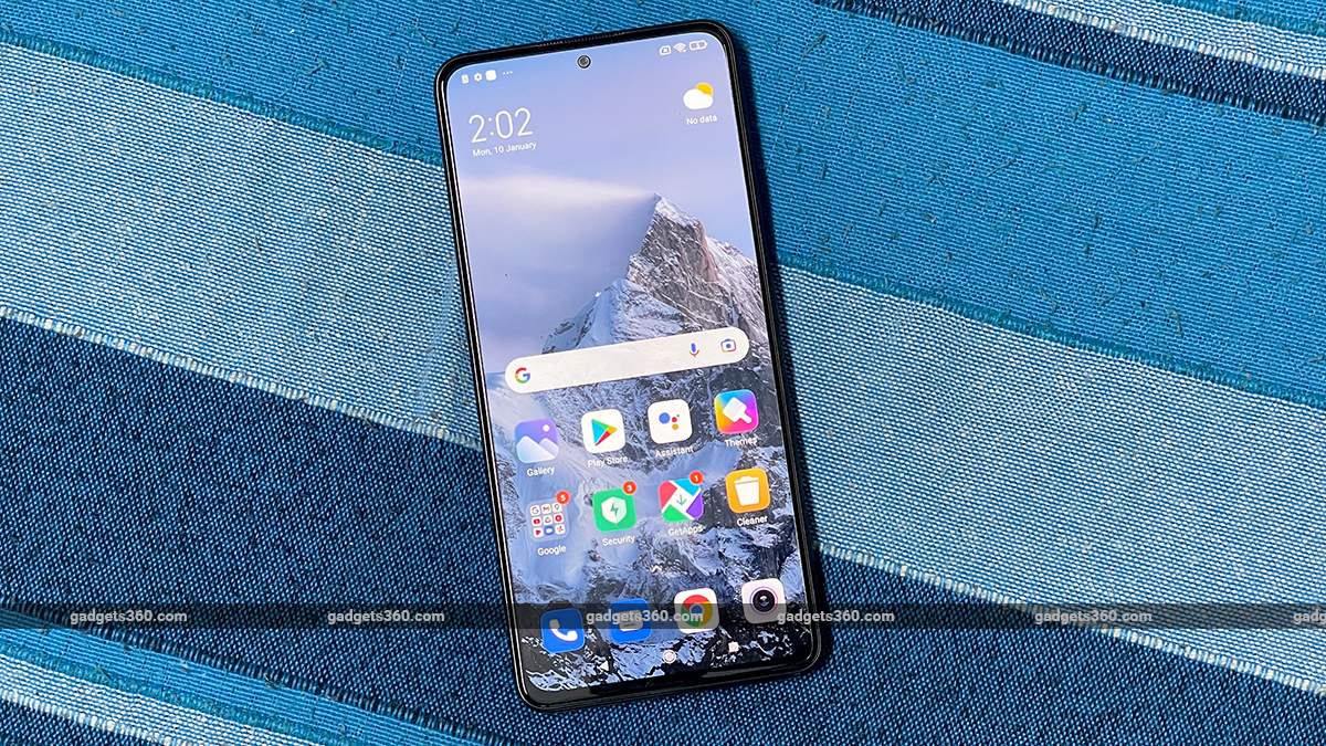 Xiaomi 11i HyperCharge 5G First Impressions: Can it Take Charge?