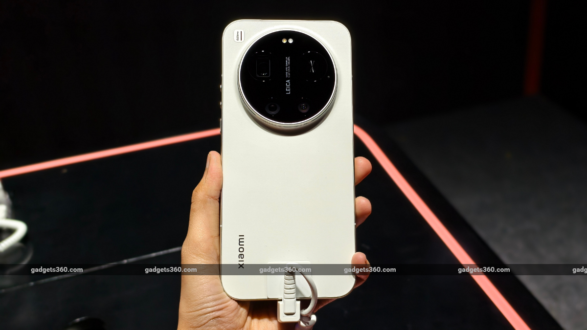 Xiaomi 17 Ultra Launched With 200-Megapixel Leica Camera with Continuous Optical Zoom: Price, Specs