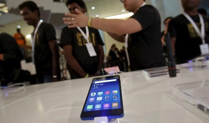 India's Smartphone User Base Tops 300 Million in Q4 2016: Counterpoint