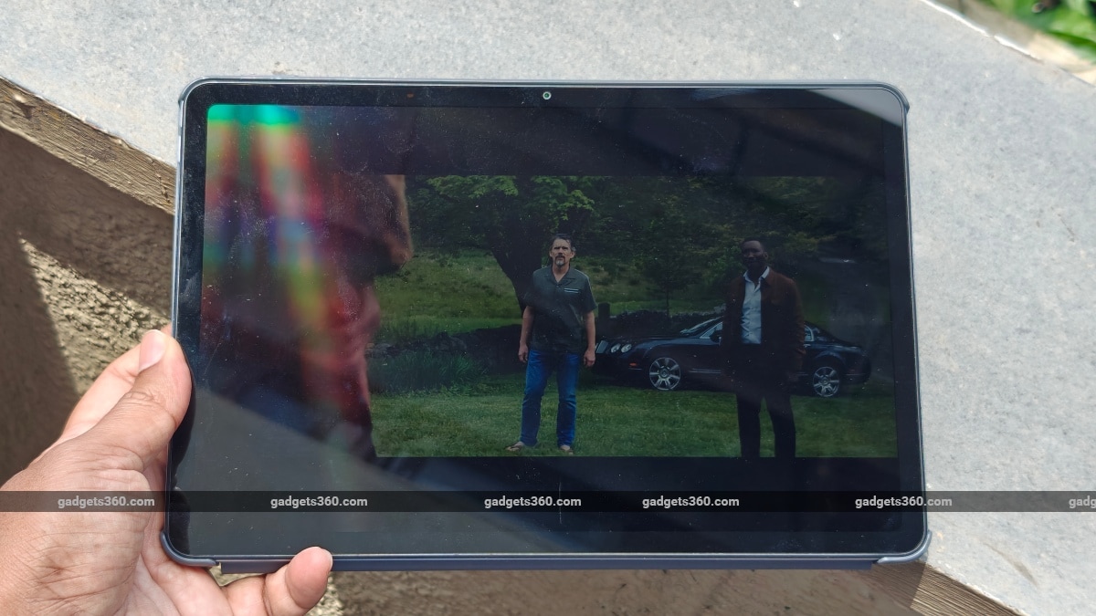 xiaomi redmi pad 2 display outdoors gadgets 360 XiaomiRedmiPad2  Xiaomi