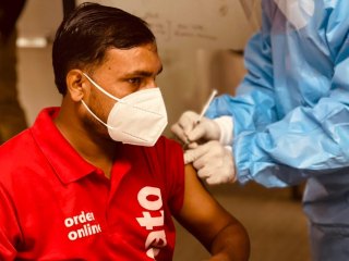 Zomato, Swiggy Kick Off COVID-19 Vaccination Drive for Their Delivery Partners