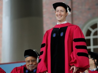 Facebook CEO Mark Zuckerberg Addresses Harvard Class of 2017: Full Commencement Speech
